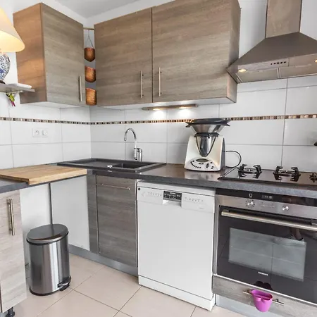 Le Thalassa - Spacious - Sea View - Ac - Parking - Pool Apartament *